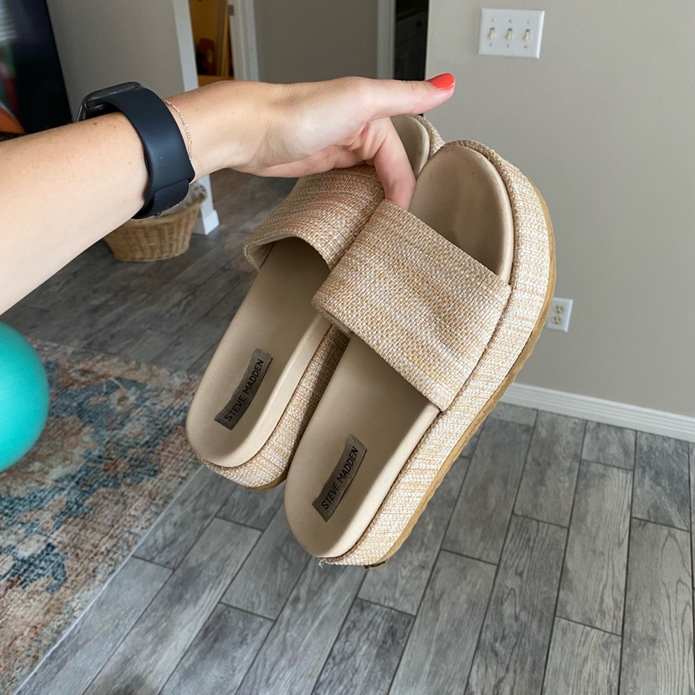 STEVE MADDEN PLATFORM SANDALS
